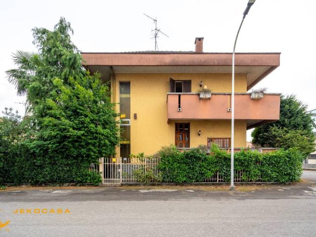 Villa Indipendente in vendita a Santa Valeria, Seregno