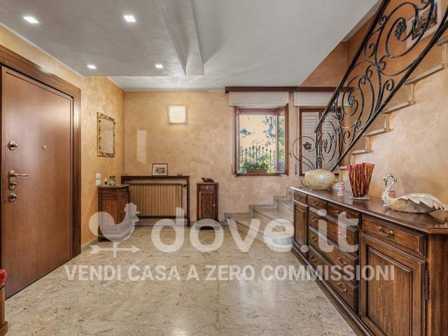 Villa Indipendente in vendita a San Salvatore, Seregno
