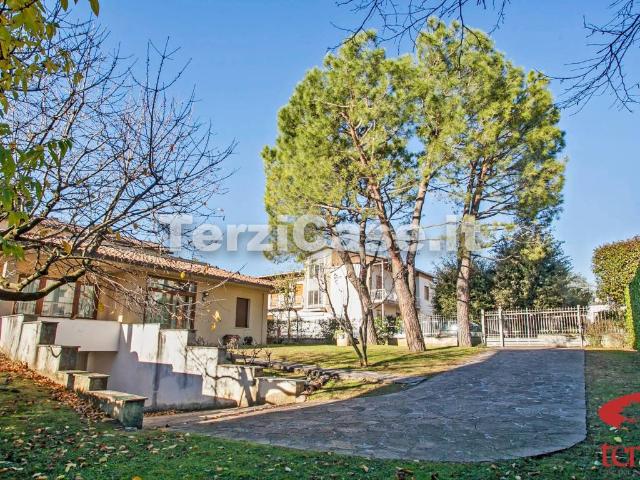 Villa Indipendente in vendita a Paderno, Seriate