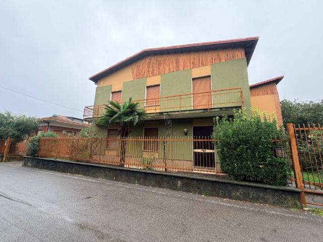 Villa Indipendente in vendita a Paderno, Seriate