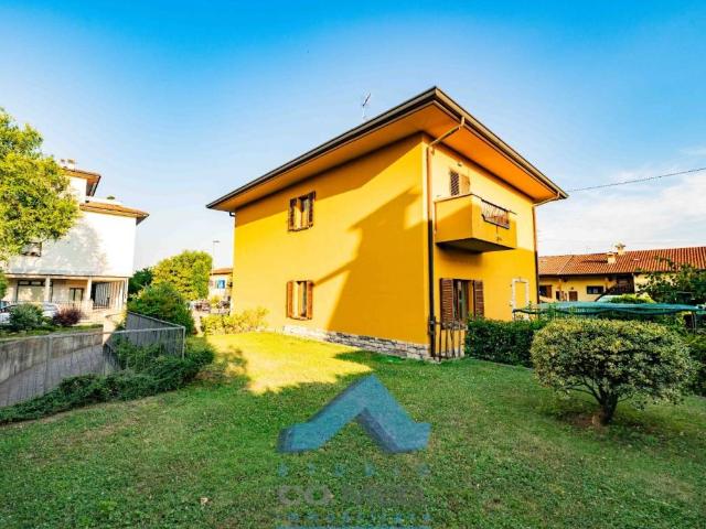 Villa Indipendente in vendita a Paderno, Seriate