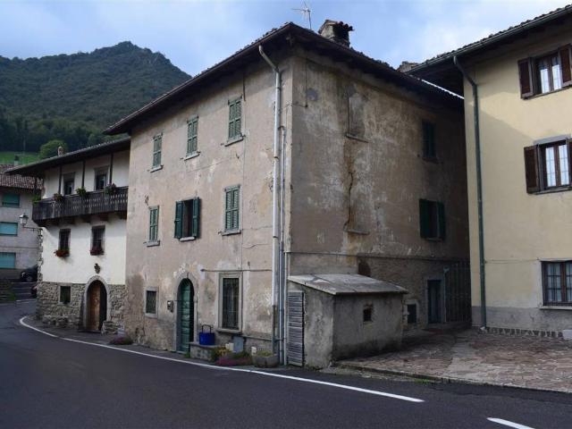 Villa Indipendente in vendita a Comunità Montana della Valle Brembana, Serina