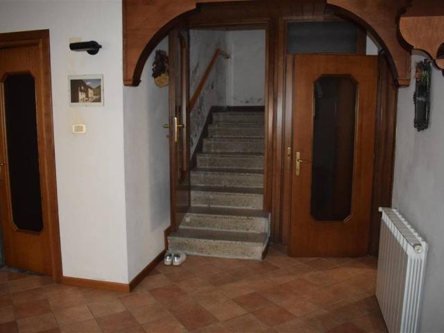 Villa Indipendente in vendita a Comunità Montana della Valle Brembana, Serina