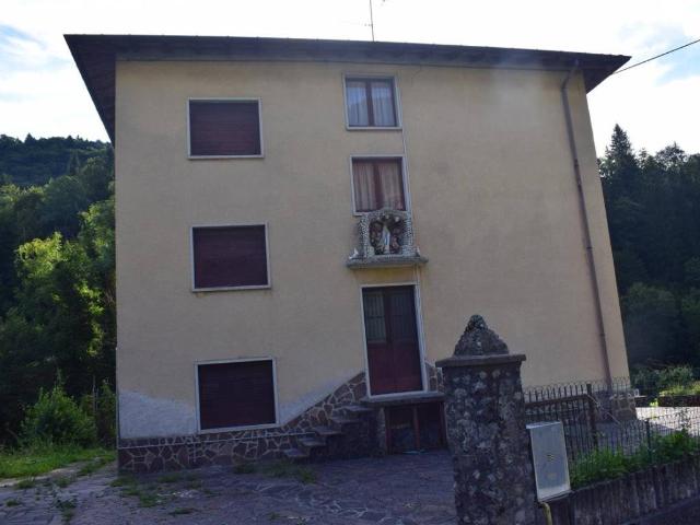 Villa Indipendente in vendita a Comunità Montana della Valle Brembana, Serina