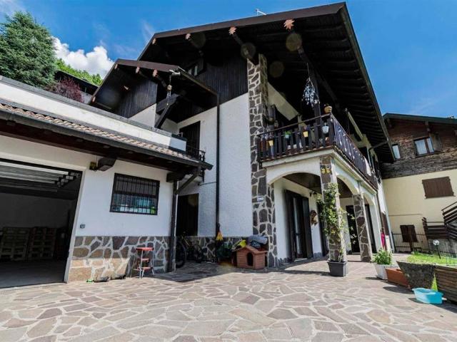Villa Indipendente in vendita a Comunità Montana della Valle Brembana, Serina