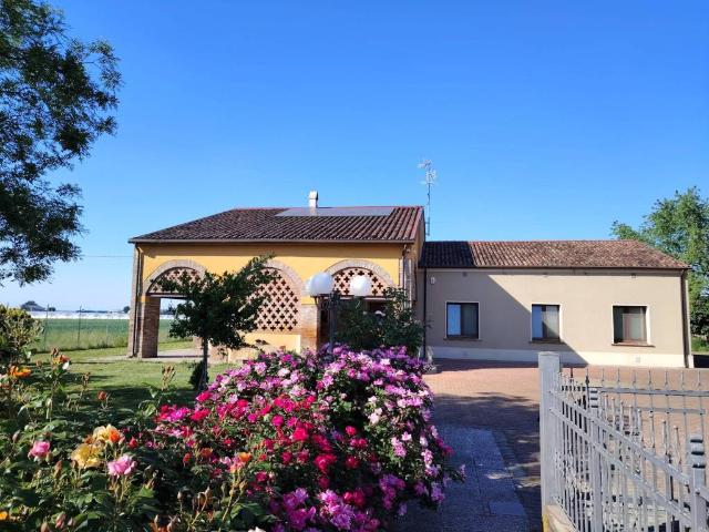 Villa Indipendente in vendita a Sermide e Felonica, Lombardia
