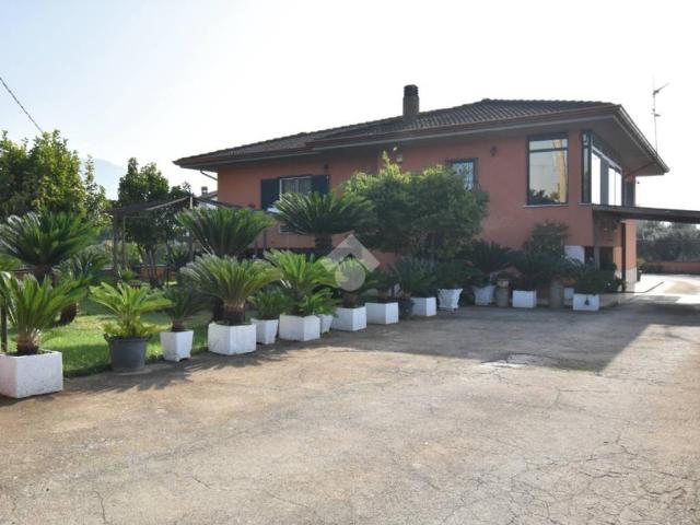 Villa Indipendente in vendita a Sermoneta, Lazio