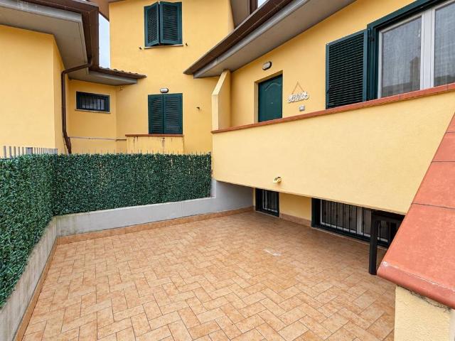 Villa Indipendente in vendita a Sermoneta Scalo, Sermoneta