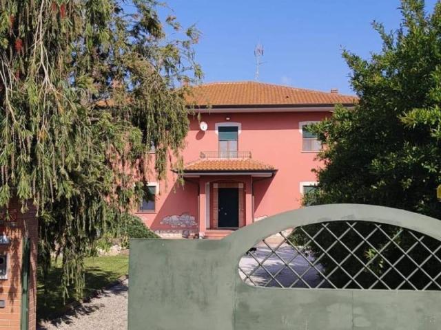 Villa Indipendente in vendita a Sermoneta, Lazio