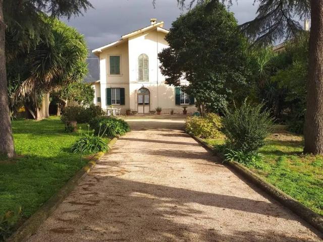 Villa Indipendente in vendita a Sermoneta, Latina