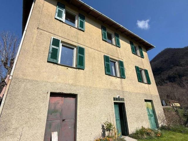 Villa Indipendente in vendita a Serra Riccò, Liguria