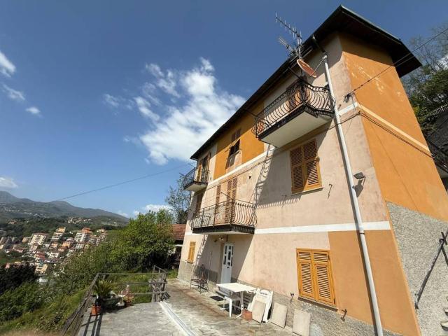 Villa Indipendente in vendita a Serra Riccò, Liguria