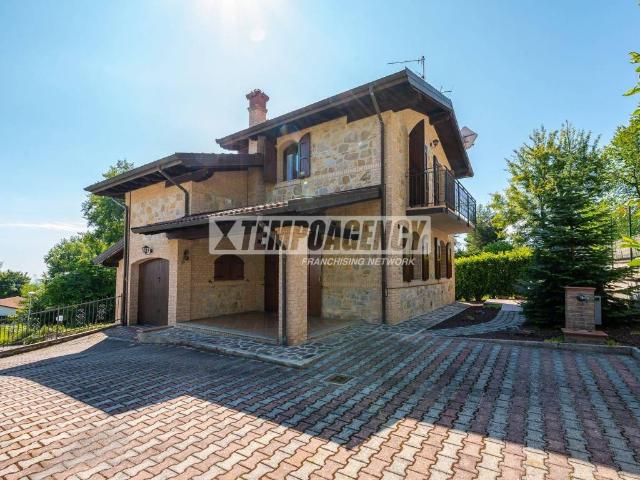 Villa Indipendente in vendita a Unione dei comuni del Frignano, Serramazzoni