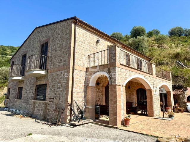 Villa Indipendente in vendita a Serramezzana, Campania