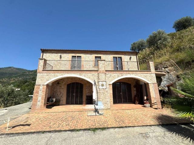Villa Indipendente in vendita a Serramezzana, Campania