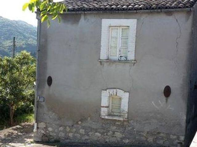 Villa Indipendente in vendita a Serramonacesca, Abruzzo