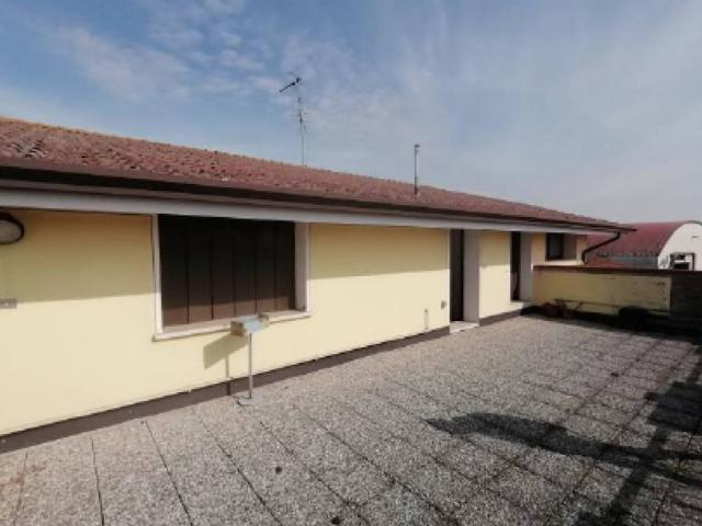 Villa Indipendente in vendita a Serravalle Po, Lombardia