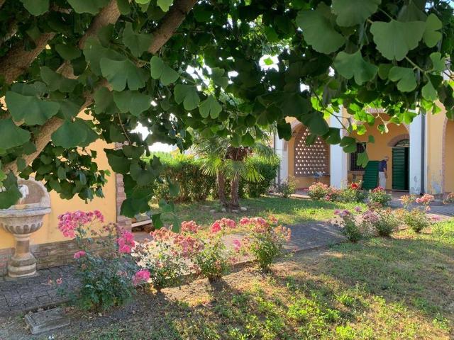 Villa Indipendente in vendita a Serravalle Po, Lombardia