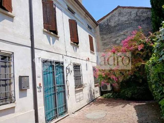 Villa Indipendente in vendita a Serravalle Po, Lombardia