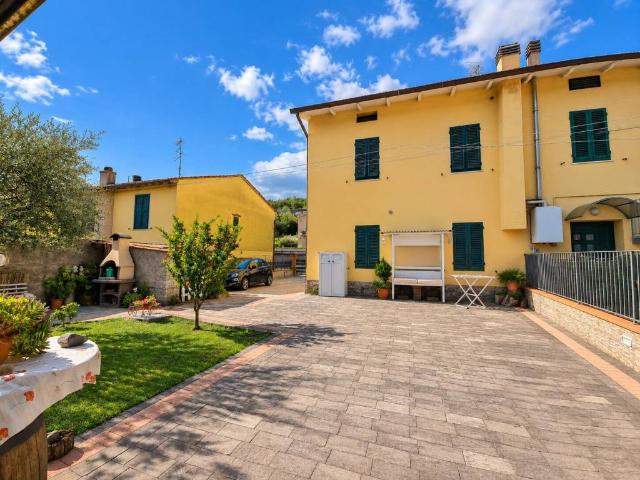Villa Indipendente in vendita a Ponte di Serravalle, Serravalle Pistoiese