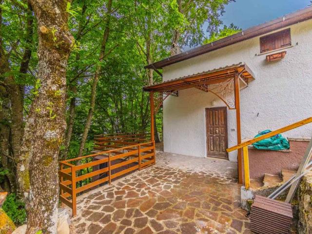 Villa Indipendente in vendita a Serrone, Lazio