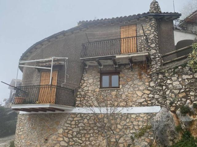 Villa Indipendente in vendita a Serrone, Lazio
