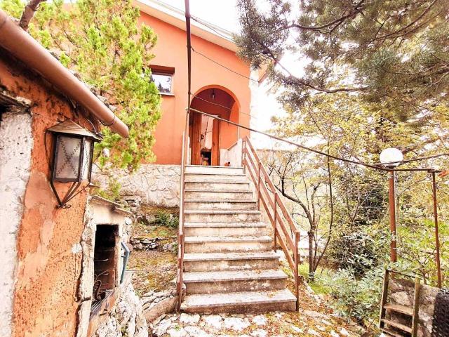 Villa Indipendente in vendita a Serrone, Lazio