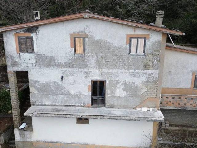 Villa Indipendente in vendita a Serrone, Lazio