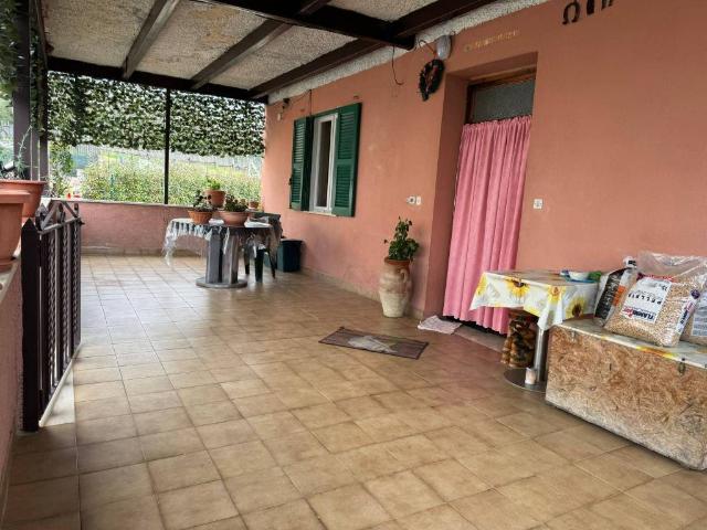 Villa Indipendente in vendita a Serrone, Lazio