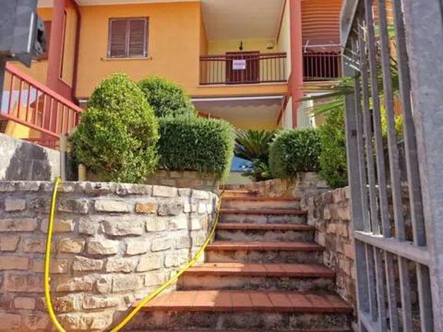 Villa Indipendente in vendita a Sessa Aurunca, Campania
