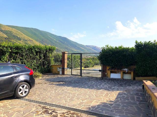 Villa Indipendente in vendita a Sessa Aurunca, Campania