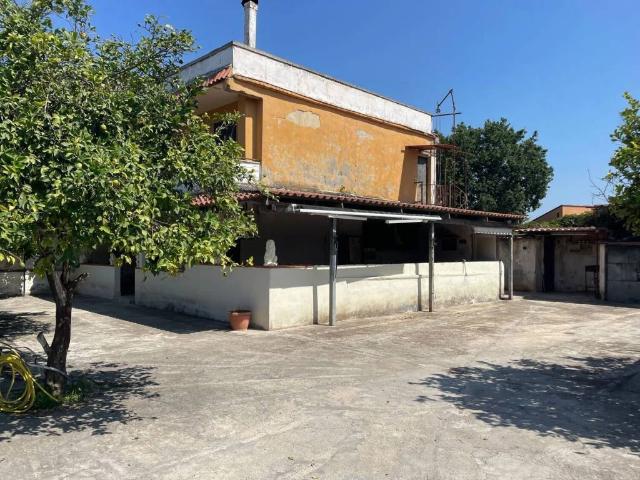 Villa Indipendente in vendita a Sessa Aurunca, Campania