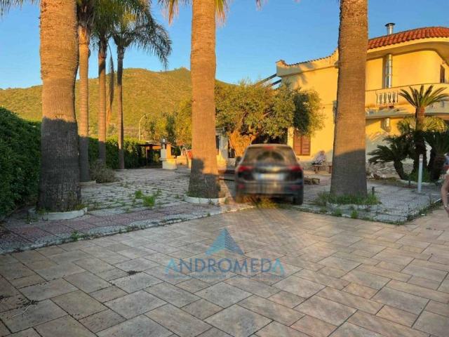 Villa Indipendente in vendita a Sessa Aurunca, Campania