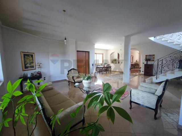 Villa Indipendente in vendita a Sessa Aurunca, Campania