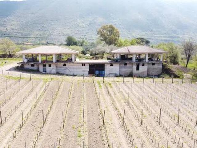 Villa Indipendente in vendita a Avezzano-Sorbello, Sessa Aurunca