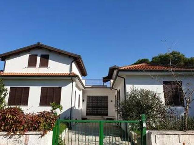 Villa Indipendente in vendita a Sessa Aurunca, Campania
