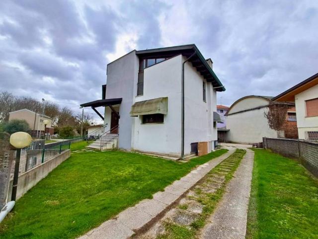 Villa Indipendente in vendita a Sesto Al Reghena, Friuli-Venezia Giulia