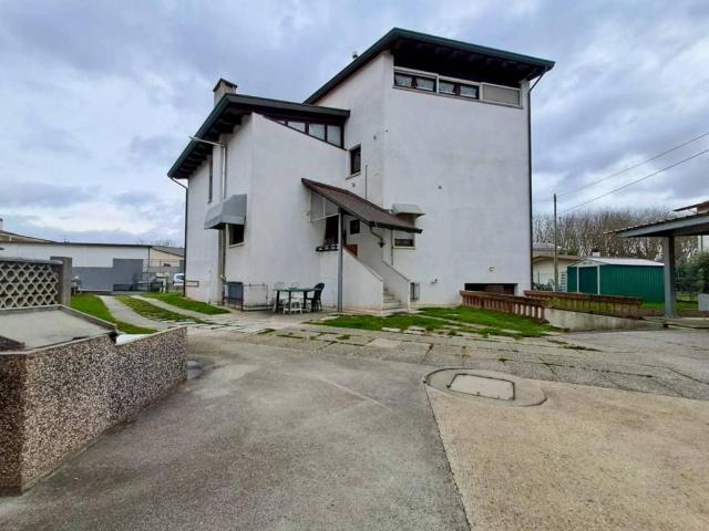 Villa Indipendente in vendita a Sesto Al Reghena, Friuli-Venezia Giulia