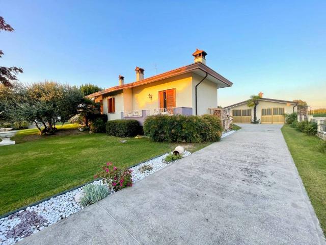 Villa Indipendente in vendita a Ramuscello / Ramussiel, Sesto al Reghena / Siest