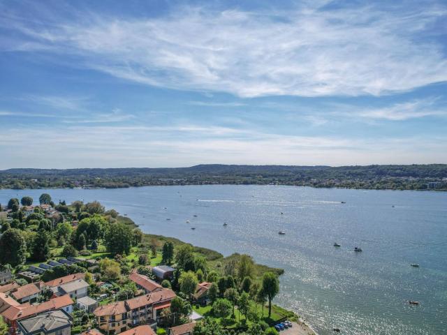 Villa Indipendente in vendita a Sesto Calende, Lombardia