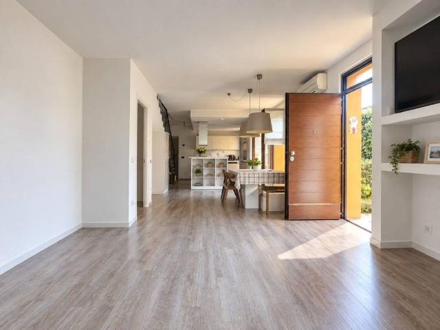 Villa Indipendente in vendita a Corgeno, Vergiate