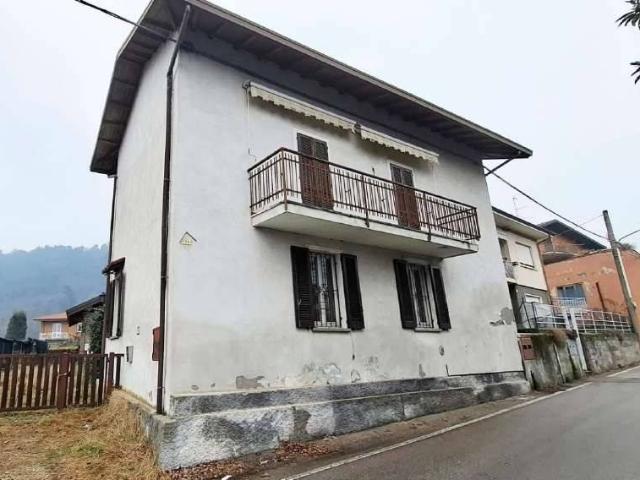 Villa Indipendente in vendita a Abbazia, Sesto Calende