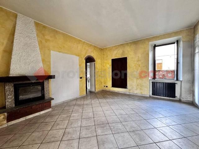 Villa Indipendente in vendita a Abbazia, Sesto Calende