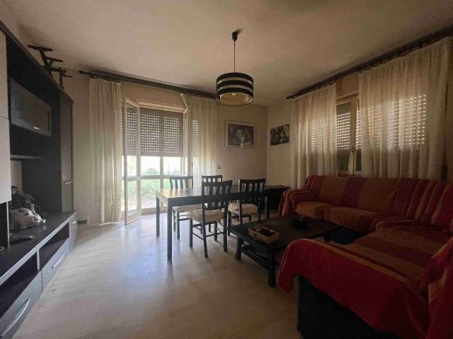 Villa Indipendente in vendita a Abbazia, Sesto Calende