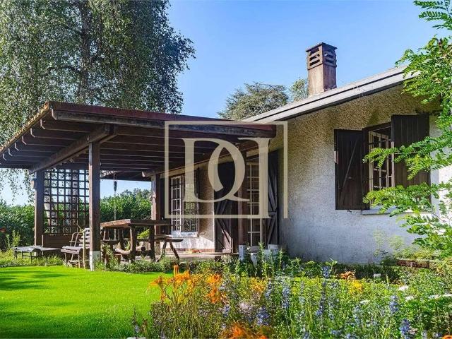 Villa Indipendente in vendita a Sesto Calende, Lombardia