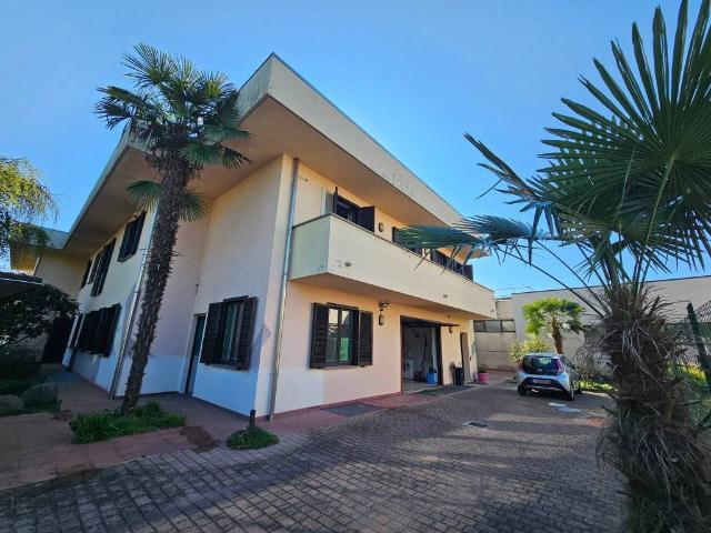 Villa Indipendente in vendita a Oneda, Sesto Calende