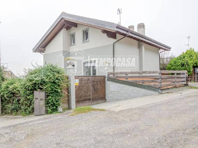 Villa Indipendente in vendita a Sesto Calende, Lombardia