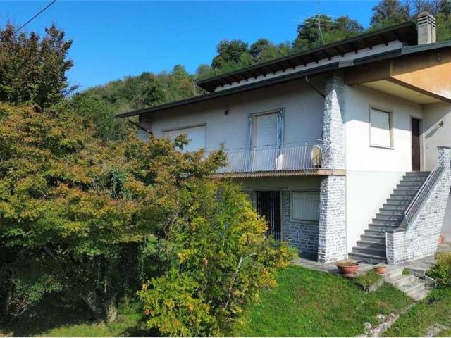 Villa Indipendente in vendita a Sesto Calende, Lombardia