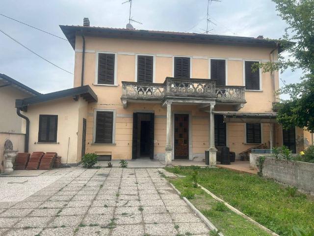 Villa Indipendente in vendita a Abbazia, Sesto Calende