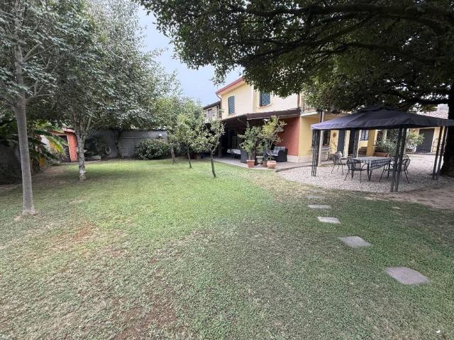 Villa Indipendente in vendita a Sesto Ed Uniti, Lombardia